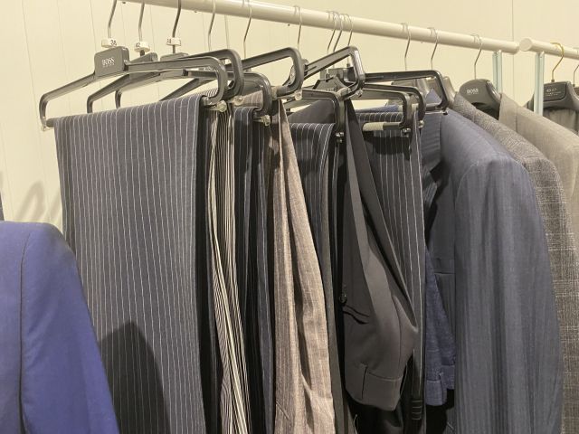 661477-8 Entire women's and men's clothing store, large batch of designer clothes and shop fittings.