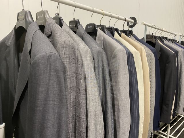 661477-15 Entire women's and men's clothing store, large batch of designer clothes and shop fittings.