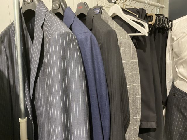 661477-22 Entire women's and men's clothing store, large batch of designer clothes and shop fittings.