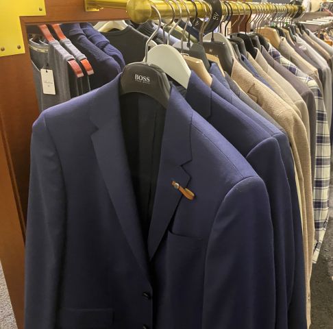 661477-26 Entire women's and men's clothing store, large batch of designer clothes and shop fittings.