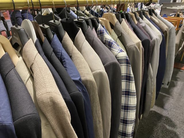 661477-27 Entire women's and men's clothing store, large batch of designer clothes and shop fittings.