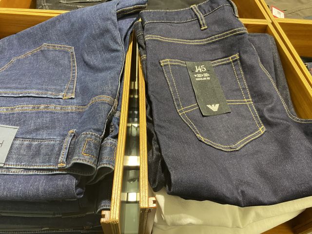 661477-36 Entire women's and men's clothing store, large batch of designer clothes and shop fittings.