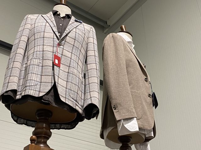 661477-39 Entire women's and men's clothing store, large batch of designer clothes and shop fittings.