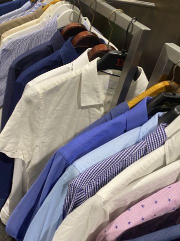 661477-53 Entire women's and men's clothing store, large batch of designer clothes and shop fittings.