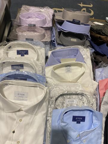 661477-57 Entire women's and men's clothing store, large batch of designer clothes and shop fittings.