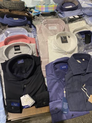 661477-58 Entire women's and men's clothing store, large batch of designer clothes and shop fittings.