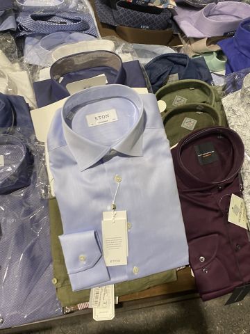 661477-59 Entire women's and men's clothing store, large batch of designer clothes and shop fittings.