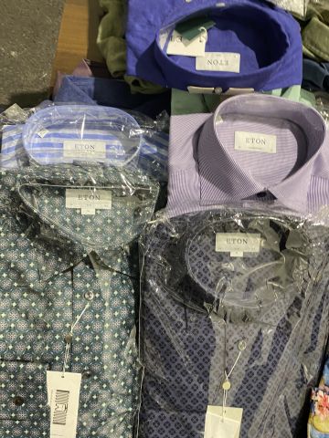 661477-61 Entire women's and men's clothing store, large batch of designer clothes and shop fittings.