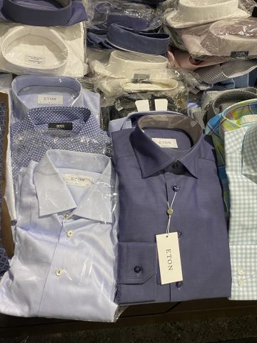 661477-63 Entire women's and men's clothing store, large batch of designer clothes and shop fittings.