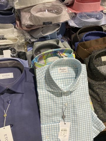 661477-64 Entire women's and men's clothing store, large batch of designer clothes and shop fittings.