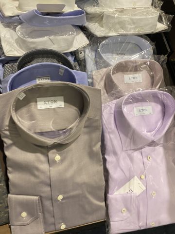 661477-66 Entire women's and men's clothing store, large batch of designer clothes and shop fittings.