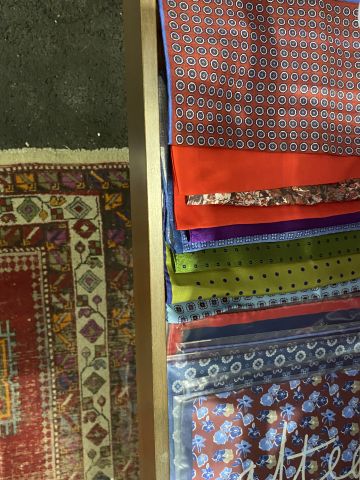 661477-68 Entire women's and men's clothing store, large batch of designer clothes and shop fittings.