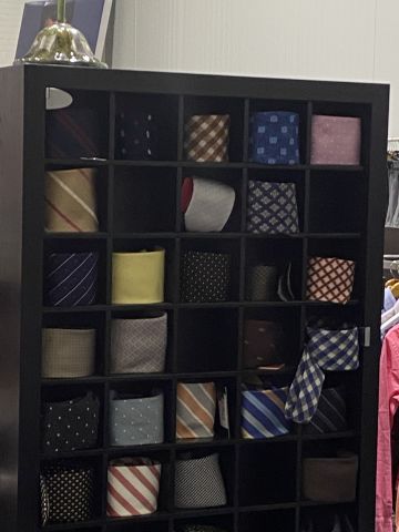 661477-109 Entire women's and men's clothing store, large batch of designer clothes and shop fittings.