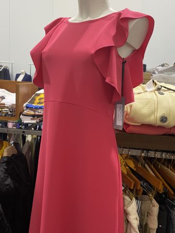 661477-117 Entire women's and men's clothing store, large batch of designer clothes and shop fittings.