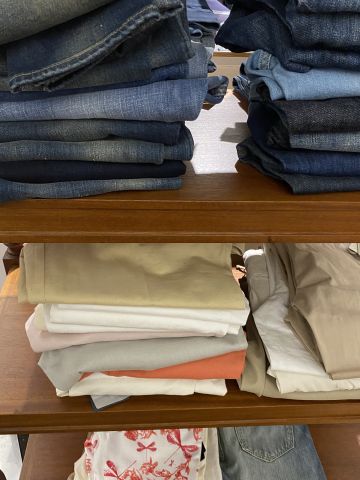 661477-129 Entire women's and men's clothing store, large batch of designer clothes and shop fittings.