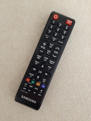 661984-8 TV / Monitor x3 - Samsung 49 "2pcs & Samsung 32" 1st (defective screens)