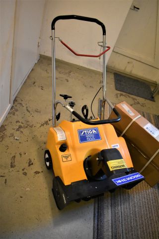 668748-2 Snow thrower with snow plow (New) - Rise