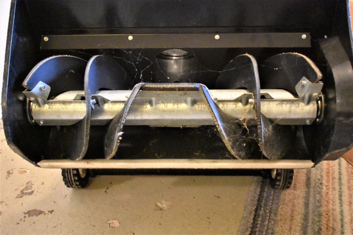 668748-7 Snow thrower with snow plow (New) - Rise