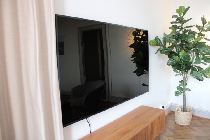 718222-5 UHD TV, Samsung 75"