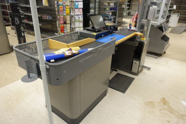 728055-2 Checkout counter with tobacco rack