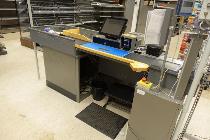728055-1 Checkout counter with tobacco rack