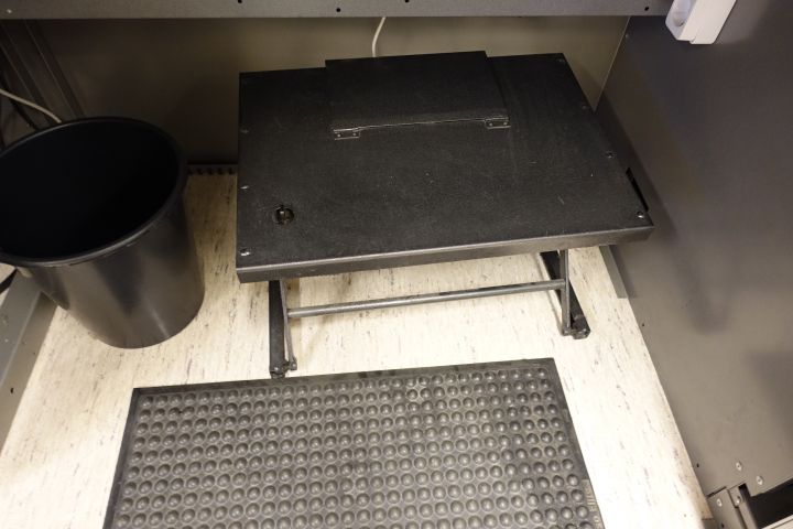 728055-4 Checkout counter with tobacco rack