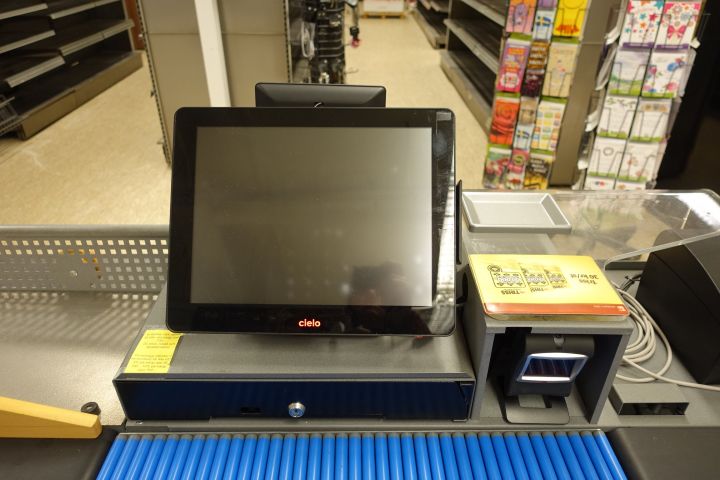 728055-5 Checkout counter with tobacco rack