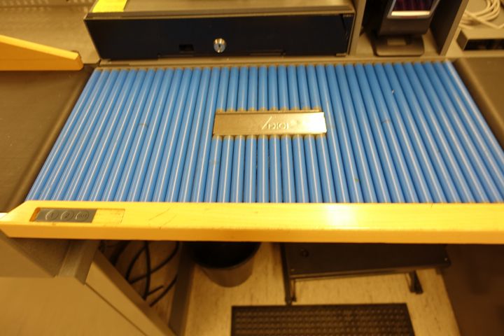 728055-6 Checkout counter with tobacco rack