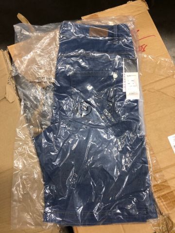 686191-1 Lots of new thermal pants, thermal skirts, bathrobes, pajamas etc. See inventory list