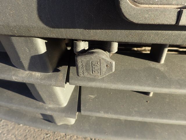 687947-30 VW Caddy Maxi 1.9 TDI -10 Reg no. KCJ879