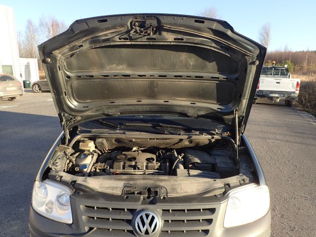 687947-71 VW Caddy Maxi 1.9 TDI -10 Reg no. KCJ879