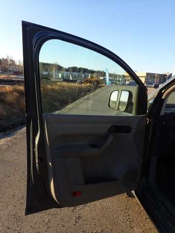 687947-76 VW Caddy Maxi 1.9 TDI -10 Reg no. KCJ879