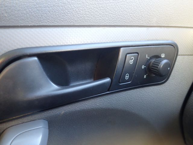 687947-86 VW Caddy Maxi 1.9 TDI -10 Reg no. KCJ879