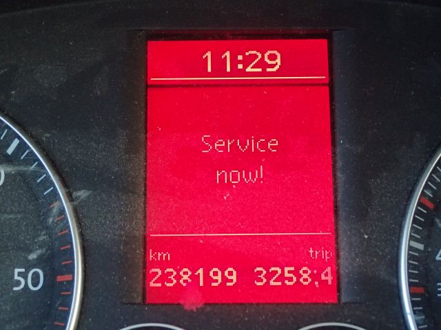 687947-87 VW Caddy Maxi 1.9 TDI -10 Reg no. KCJ879