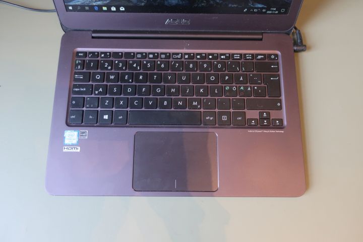 718242-4 Laptop, ASUS UX305C