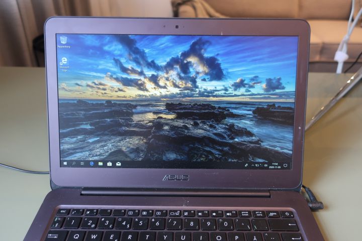 718242-5 Laptop, ASUS UX305C