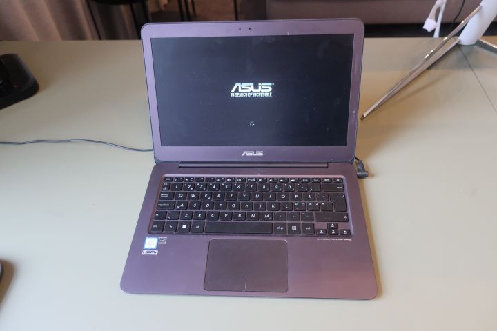 718242-1 Laptop, ASUS UX305C