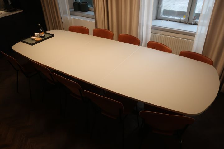 719170-1 Conference / dining table, Kinnarps