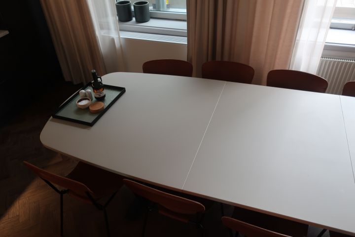 719170-4 Conference / dining table, Kinnarps