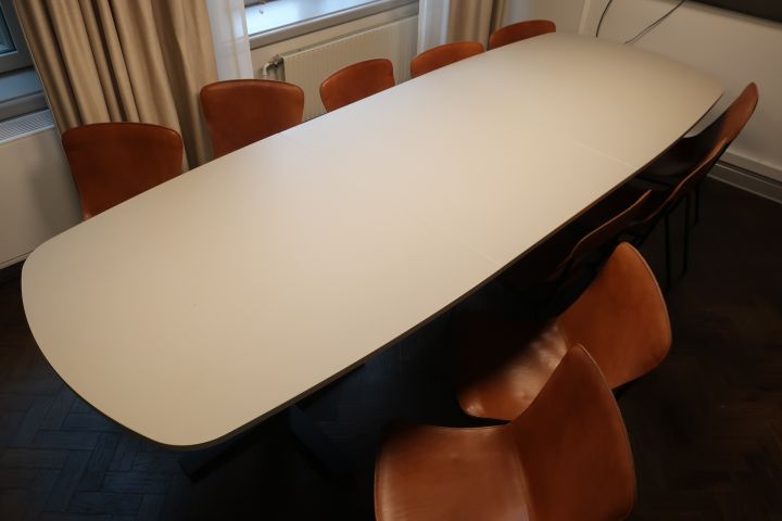 719170-8 Conference / dining table, Kinnarps