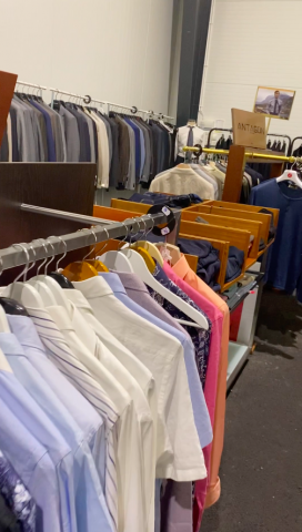 661477-134 Entire women's and men's clothing store, large batch of designer clothes and shop fittings.