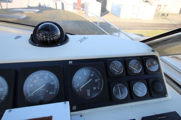 715959-26 Motorboat Ilver Big Game 45 -1987 (repair object)