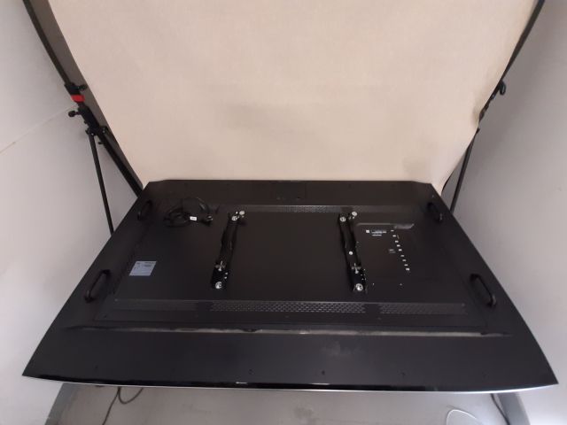 662001-8 TV / Monitor - Samsung QM85F 85 "(defective screen)