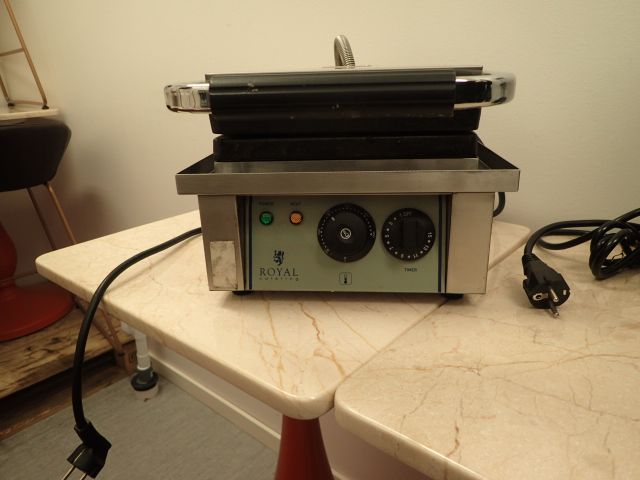 688989-2 Waffle iron Royal RCWM-2000-E