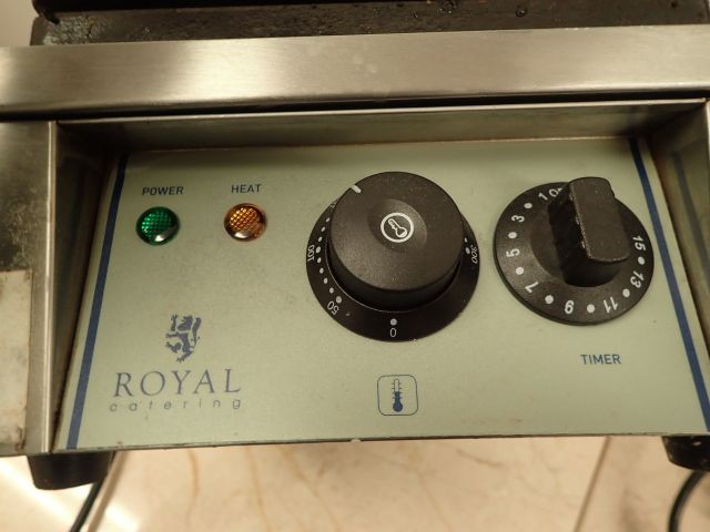 688989-5 Waffle iron Royal RCWM-2000-E