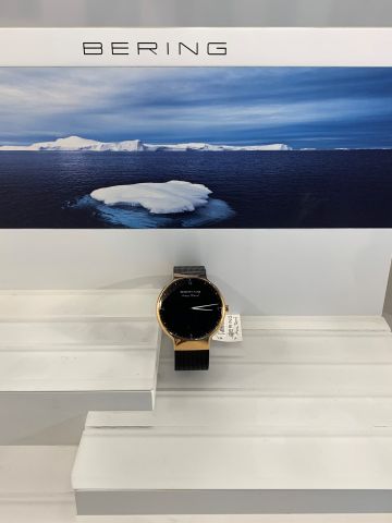 711352-2 New Bering Max René in gift / glass box