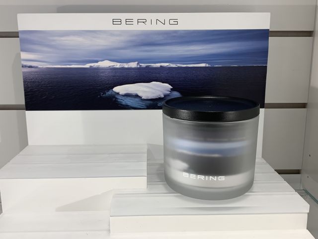 711352-4 New Bering Max René in gift / glass box