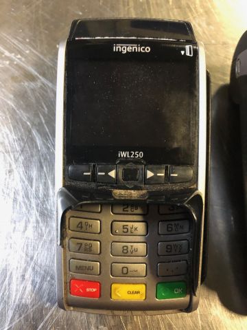 422477-2 2 card pullers, charger and a foodora terminal