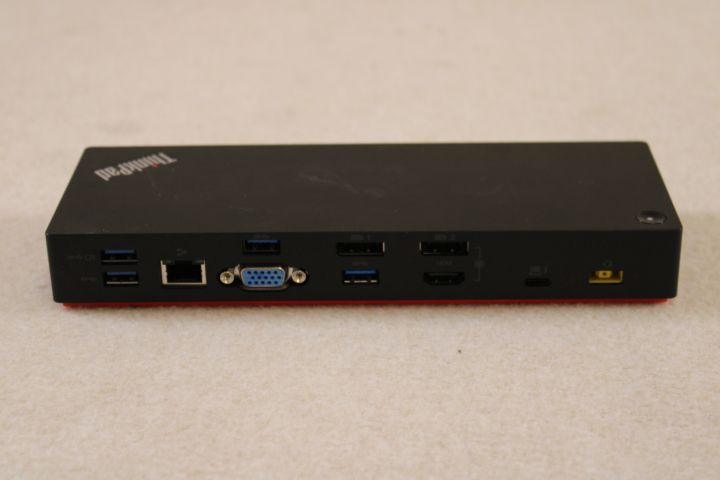 2x Monitor - Lenovo ThinkVision incl 