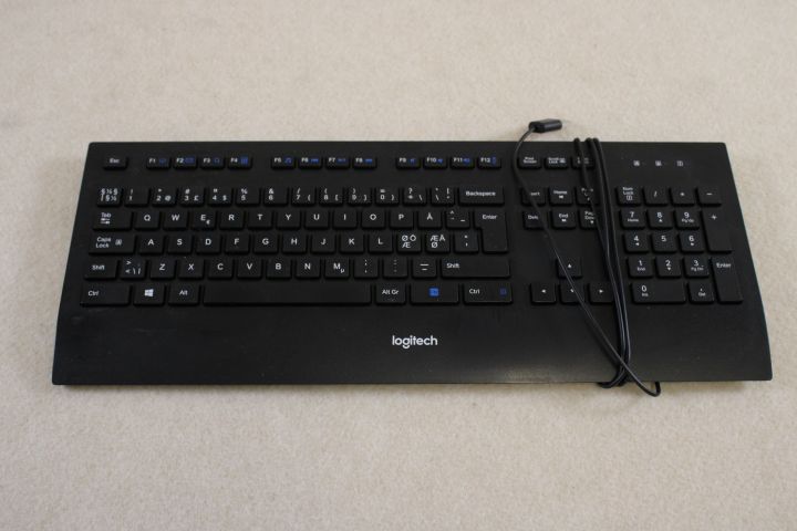 721254-8 2x Monitor - Lenovo ThinkVision incl. accessories